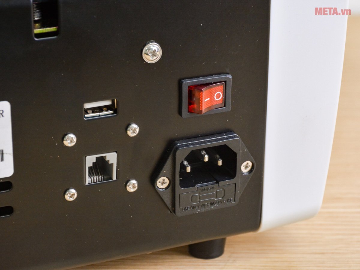 Cổng kết nối, vị trí cắm nguồn điện của máy