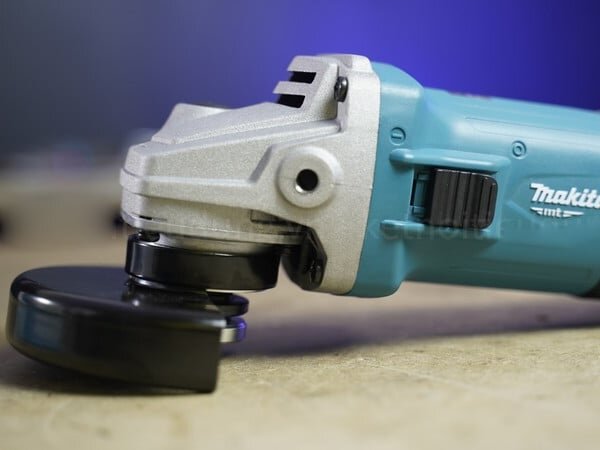 Vị trí gắn tay cầm phụ Vị trí gắn tay cầm phụ máy mài góc