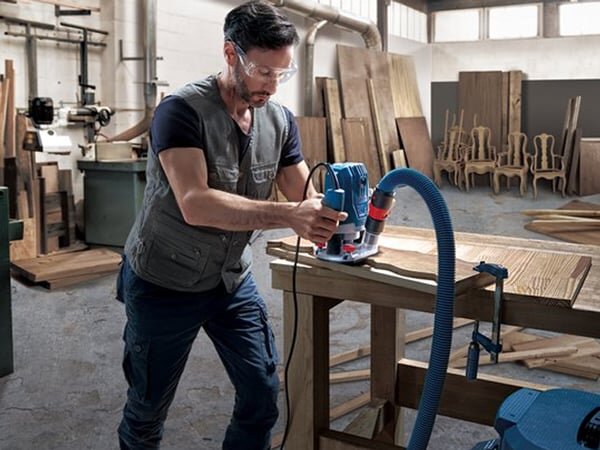 máy phay kết nối với máy hút bụi Máy phay gỗ cầm tay