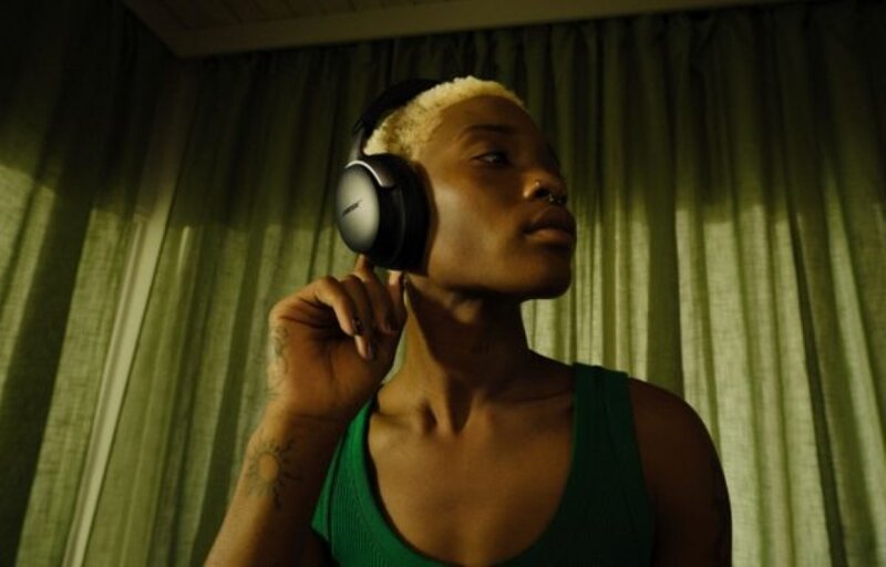 Tai nghe Bose QuietComfort Ultra Headphones pin dài