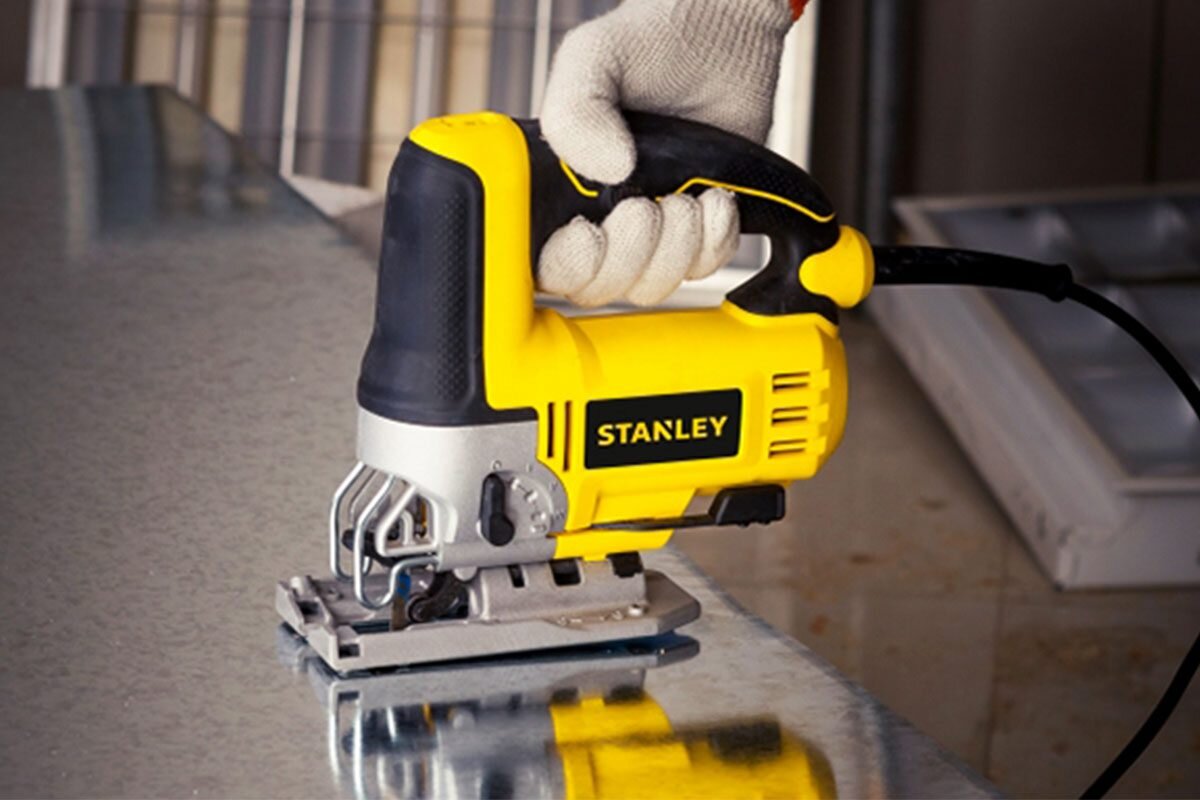 Máy cưa cầm tay 650W Stanley STEL345-B1