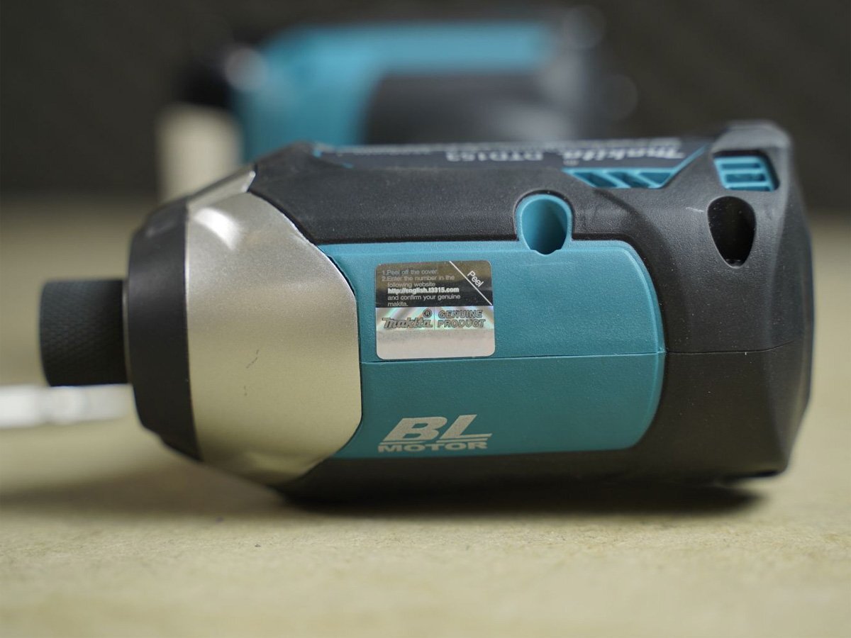 Máy vặn vít dùng pin Makita  