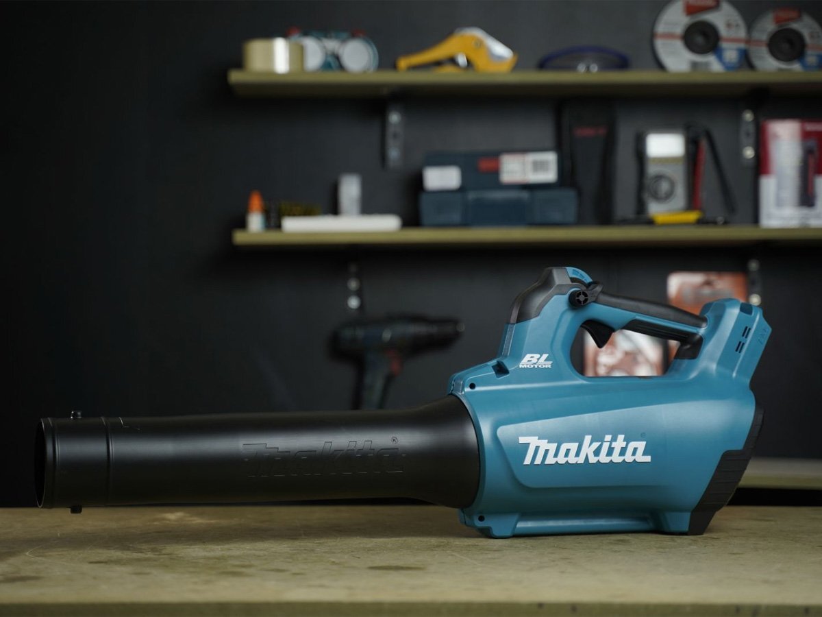 Máy có công suất hoạt động lớn nhanh chóng thổi bay bụi, lá Máy có công suất hoạt động lớn nhanh chóng thổi bay bụi, lá