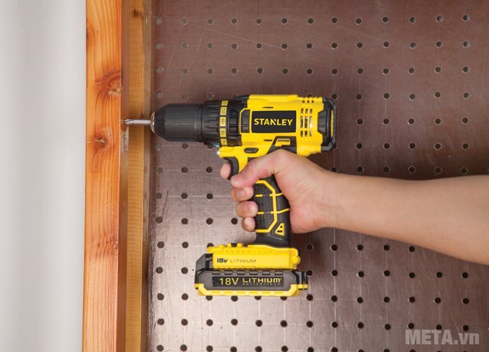 Máy khoan vặn vít động lực dùng pin Stanley SCH20C2 bắt vít gỗ hiệu quả 