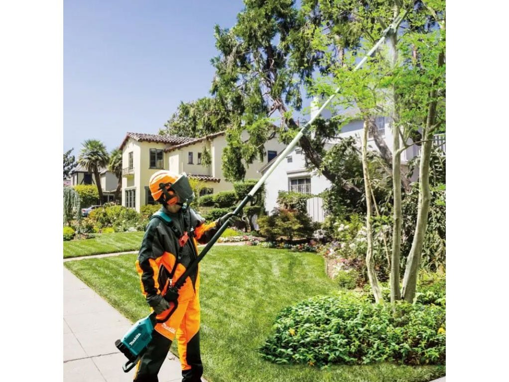 Makita DUA301ZB có tốc độ xích quay nhanh Makita DUA301ZB