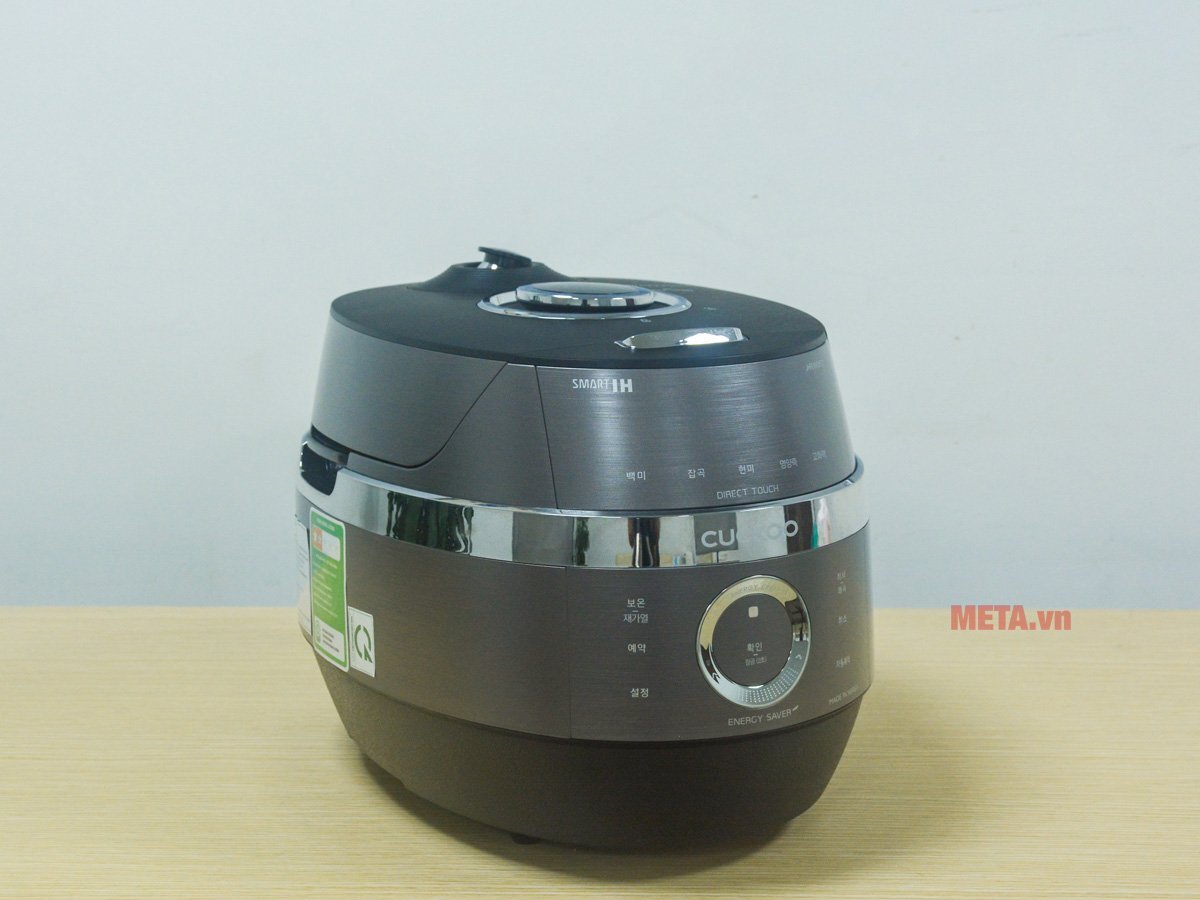 Nồi cơm điện cao tần áp suất Cuckoo CRP-JHR0660FD có thiết kế sang trọng, hiện đại
