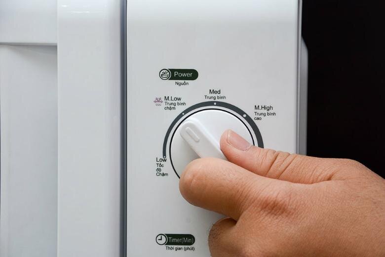 Lò vi sóng Sanyo EM-S2182W 20 lít Lò vi sóng Sanyo EM-S2182W 20 lít