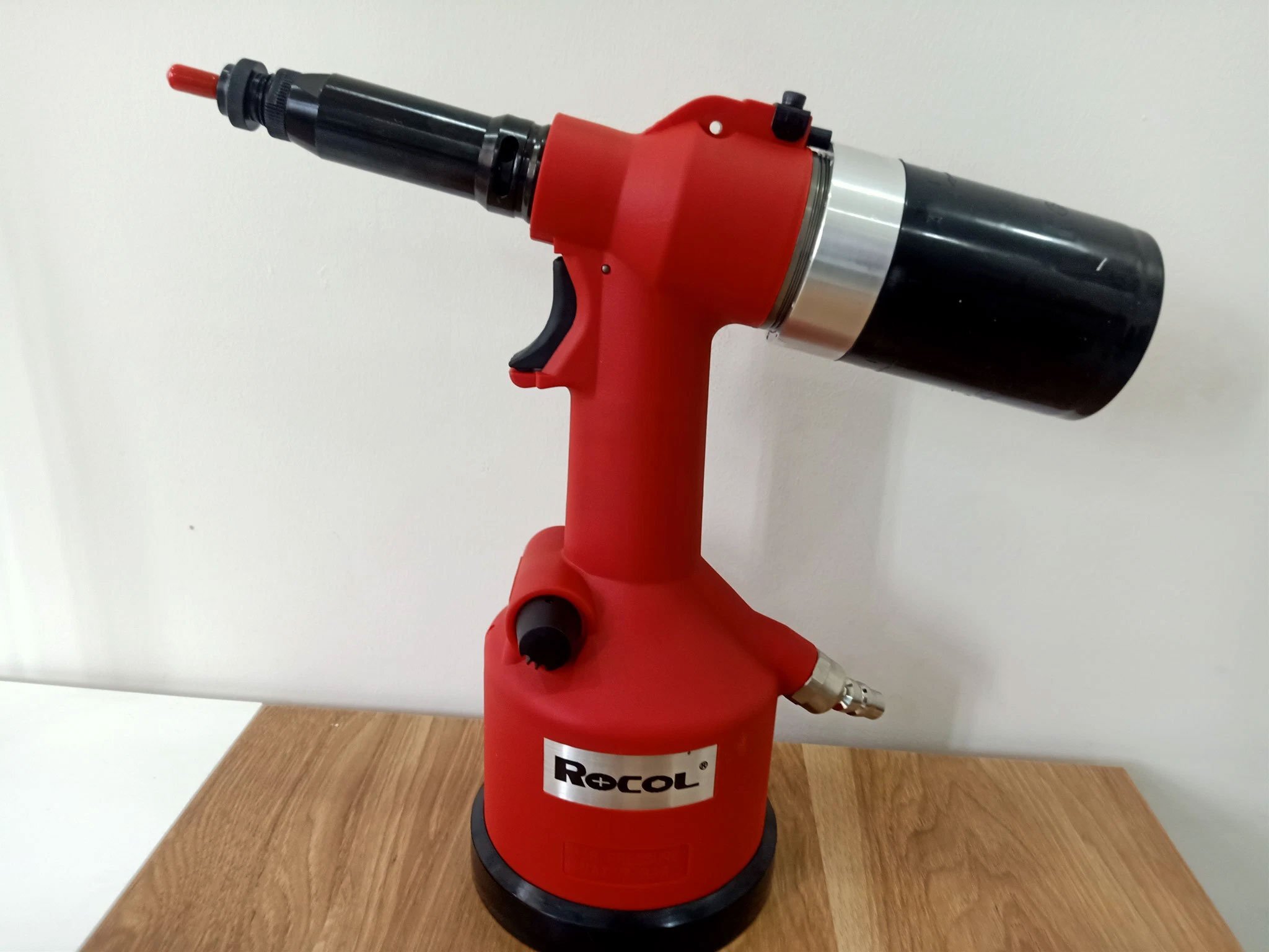 Súng rút ốc tán Rocol nhỏ gọn, dễ cầm Súng rút ốc tán Rocol