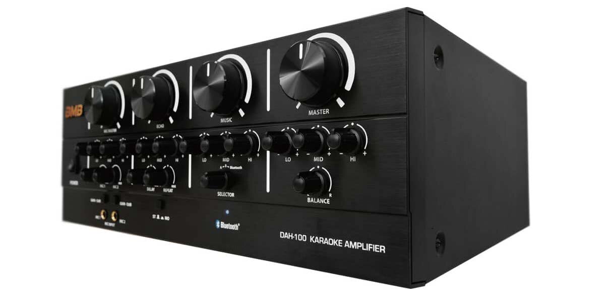 Các nút vặn điều chỉnh thông số âm thanh được bố trí khoa học, dễ nhìn