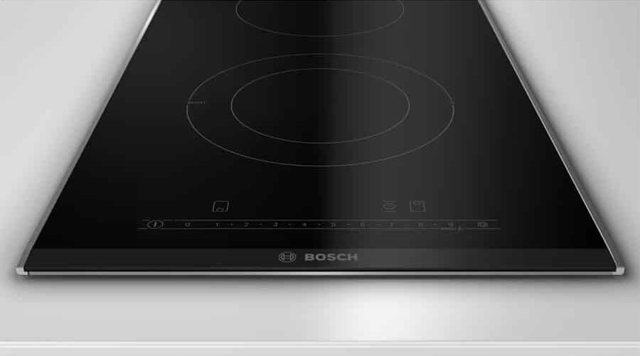 Bên dưới 2 vùng nấu của bếp Bosch PKF375FP2E là bảng điều khiển DirectSelect