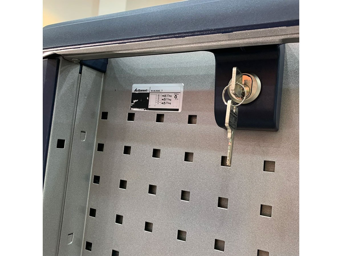 Tủ đồ nghề có bảng đục lỗ  Tủ đồ nghề