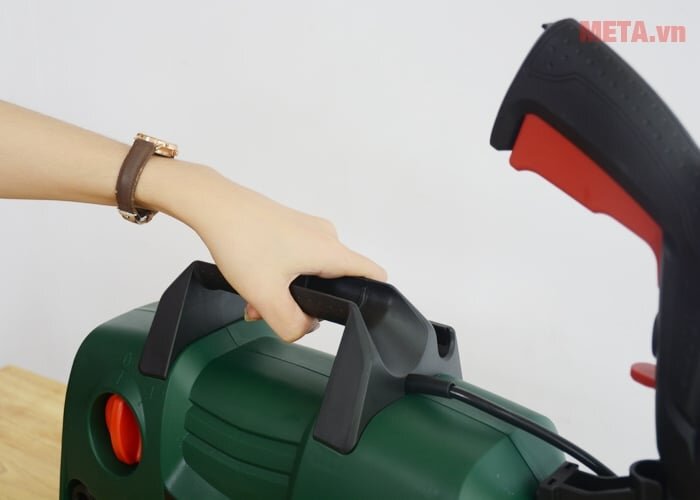 Máy xịt rửa Bosch Easy Aquatak 110 có tay xách tiện dụng