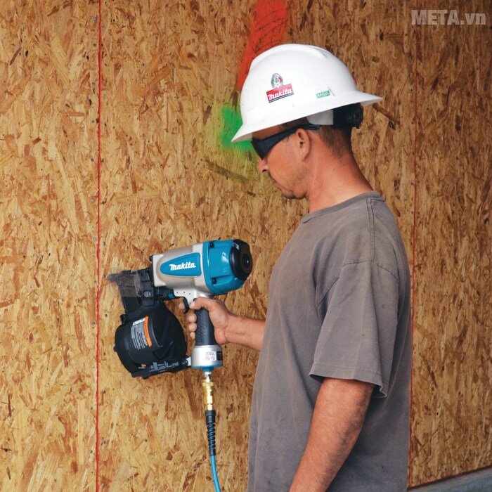 Máy bắn đinh Makita AN902