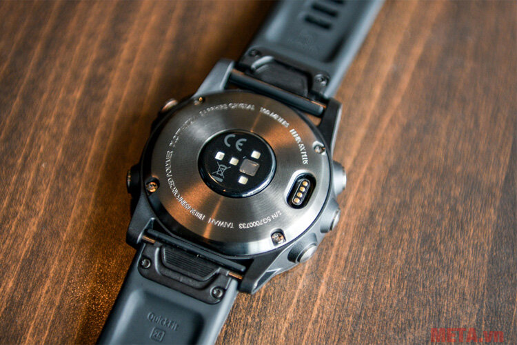 Đồng hồ thông minh hỗ trợ tập luyện Garmin fenix 5X Plus Sapphire