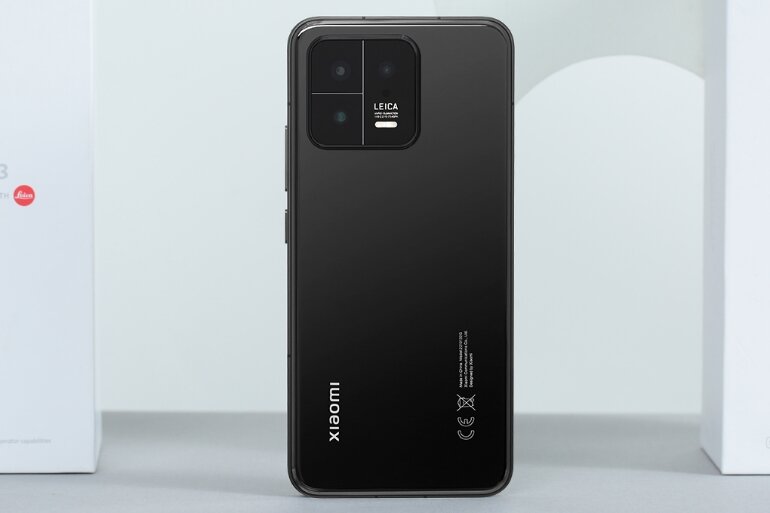 Điện thoại Xiaomi 13 12GB/512GB thiết kế
