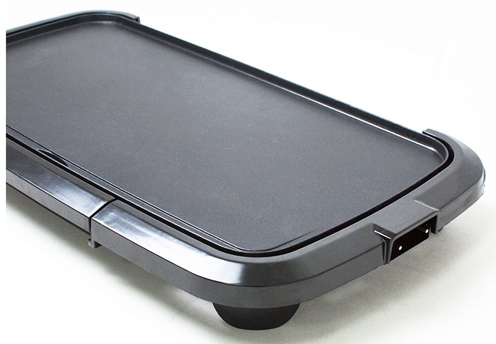 Bếp nướng điện Goldsun GEG3740 có khay nướng được thiết kế rộng, phẳng chống dính bền bỉ