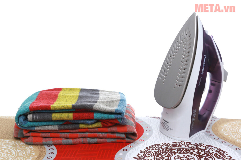 Bàn là hơi nước Panasonic NI-M300TVRA