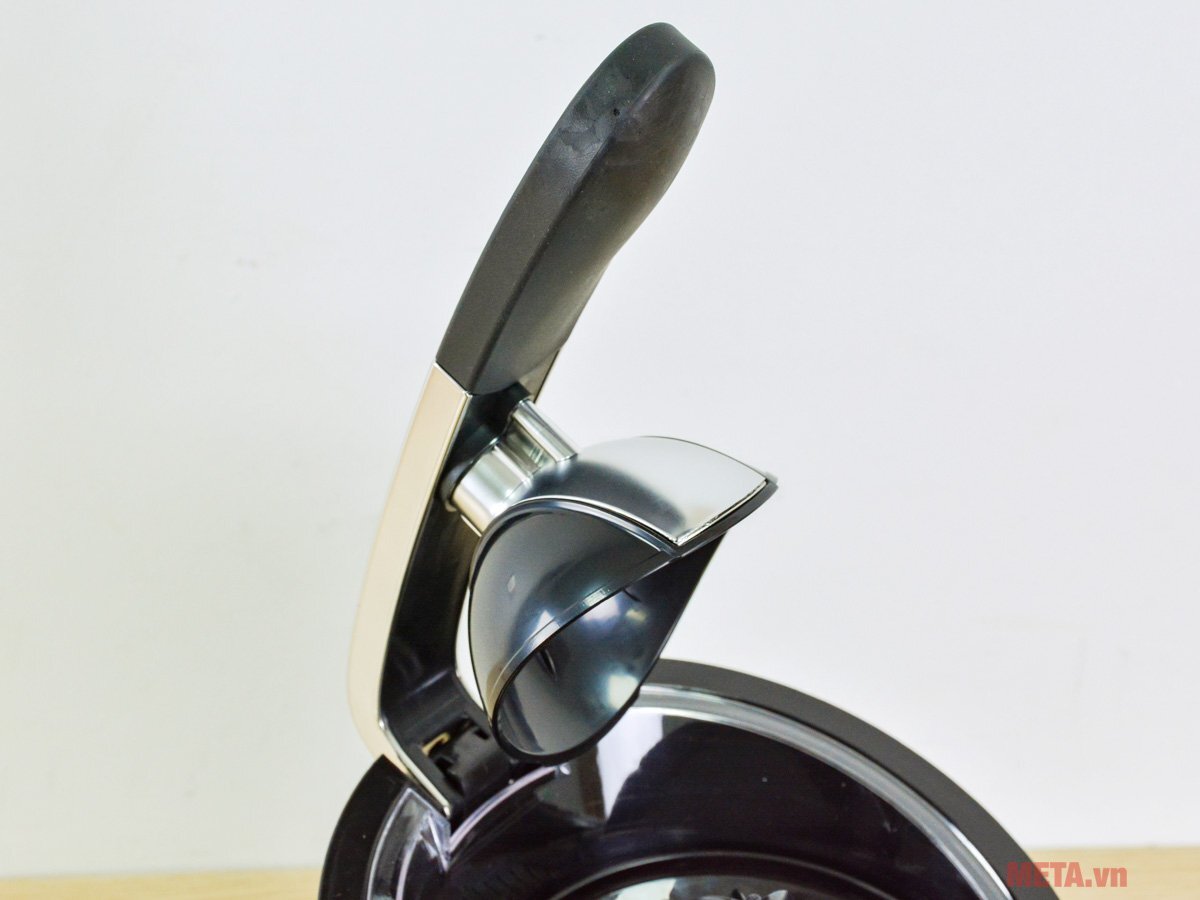 Cần ép thiết kế dài, dễ dàng thao tác khi ép Cần ép thiết kế dài