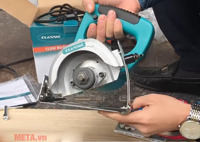 Máy cắt gạch Classic CLA-7120 110mm Máy cắt gạch Classic CLA-7120 110mm