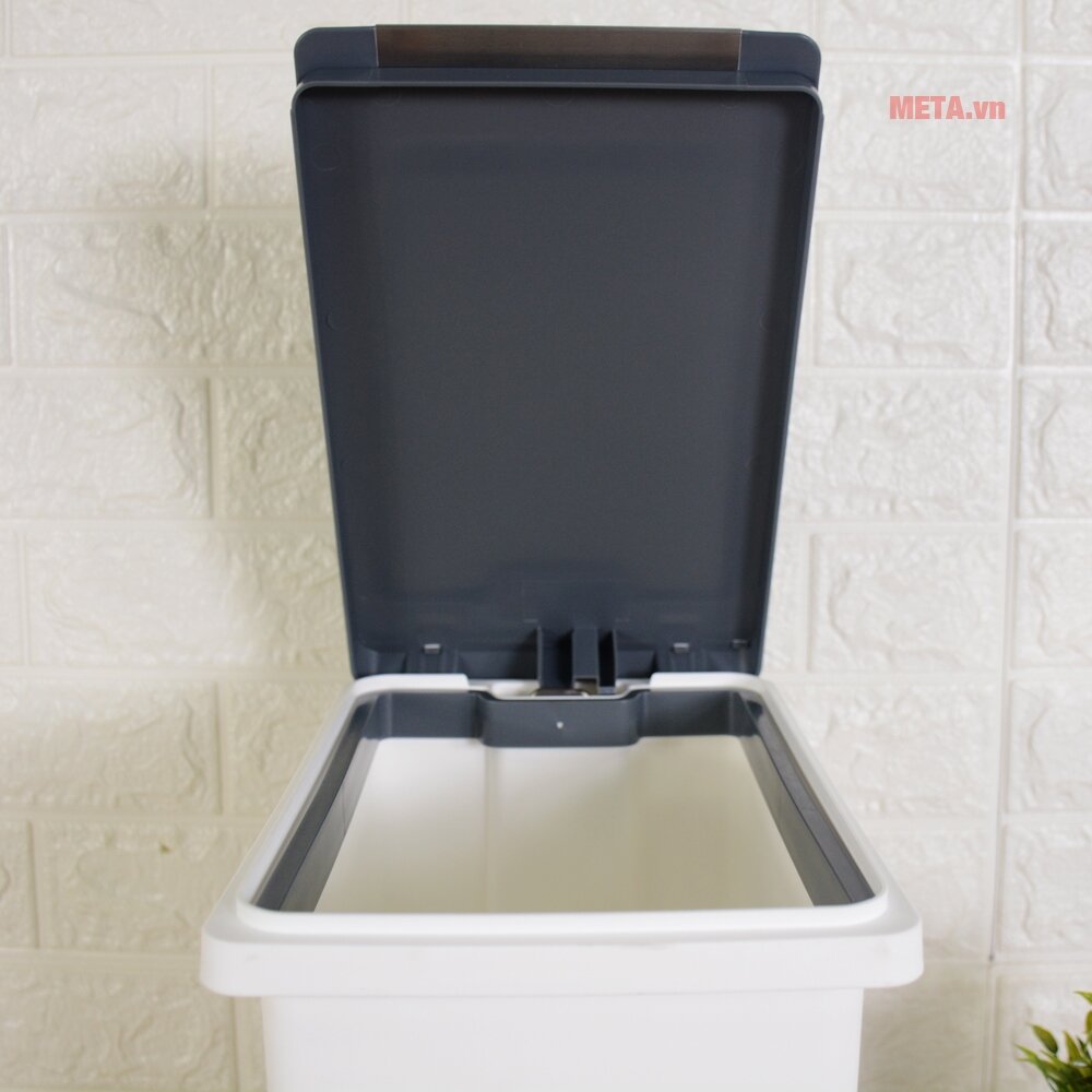Thùng rác nhựa đạp dòng Compact Fitis PPS1-903 - 10L (trắng đen) Thùng rác nhựa đạp dòng Compact Fitis PPS1-903 - 10L (trắng đen)