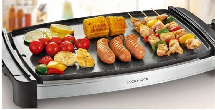 Bề mặt bếp nướng Lock&Lock EJG211BLK có thiết kế rộng, chống dính bền bỉ, hiệu quả