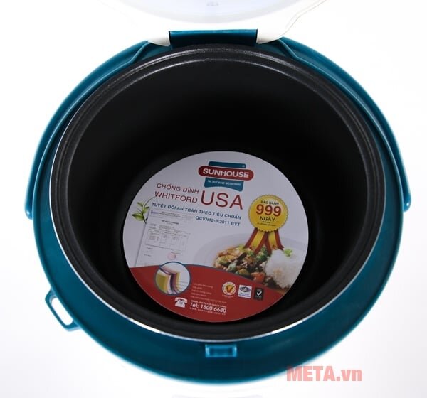 Nồi cơm điện Sunhouse SHD8218 có ruột nồi dày dặn.