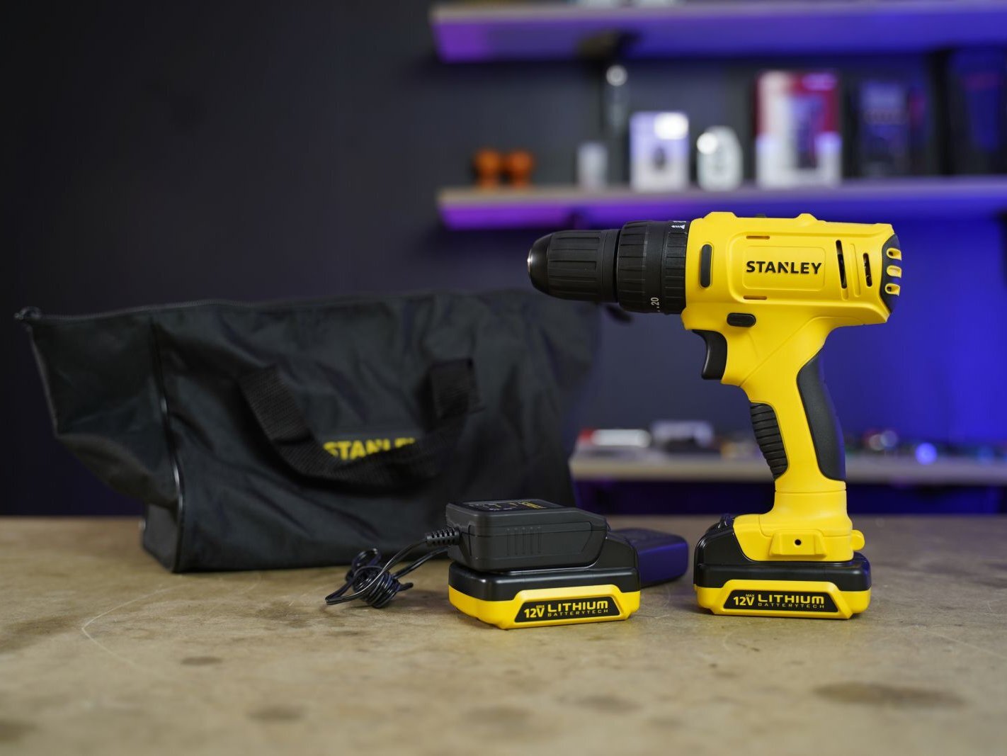 Máy khoan động lực dùng pin Stanley SCH121S2 khoan được tường Máy khoan động lực dùng pin Stanley SCH121S2