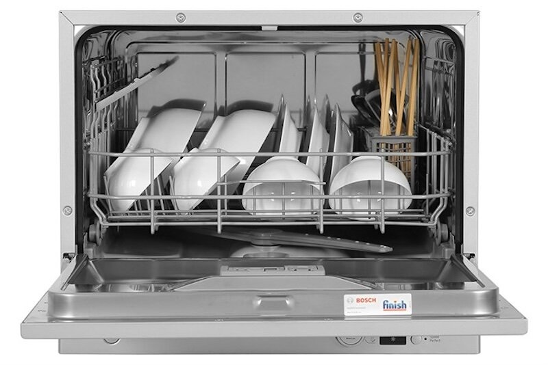 Máy rửa bát để bàn Bosch SKS62E38EU được trang bị bảng điều khiển nút nhấn và núm xoay dễ thao tác