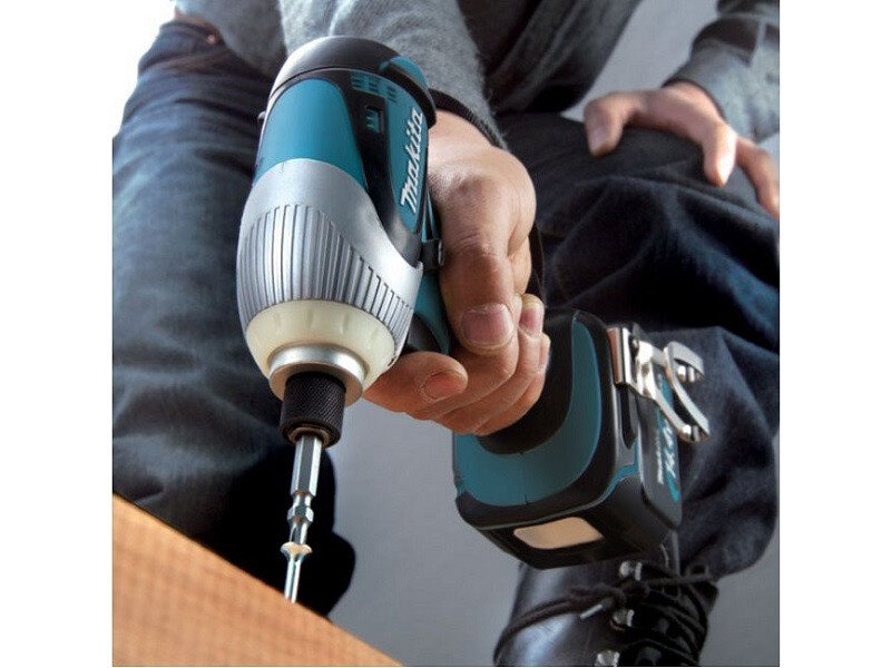 Máy vặn vít dùng pin Makita BTD130FRFE