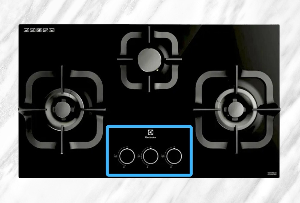 Bếp gas âm Electrolux EGT7838CK 5 Điều khiển bếp với 03 núm xoay cơ