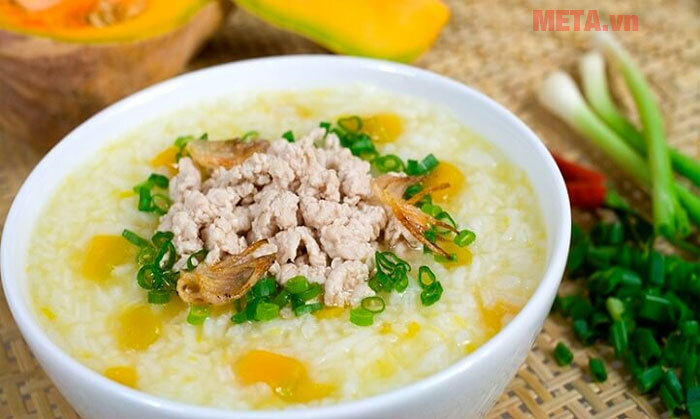 Lò vi sóng Panasonic NN-ST65JBYUE 32 lít