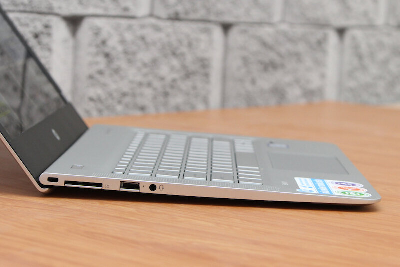 HP Envy 13 d049TU i5 6200U/4GB/256GB/Win10 HP Envy 13 d049TU i5 6200U/4GB/256GB/Win10