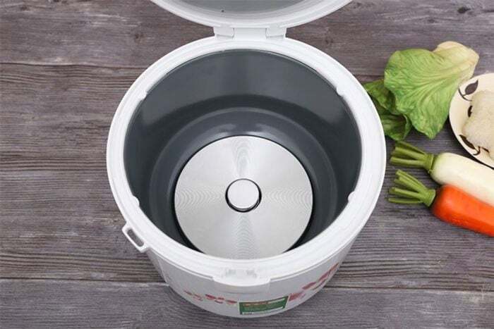 SR MVN18FRAX có mâm nhiệt lớn phía đáy nồi