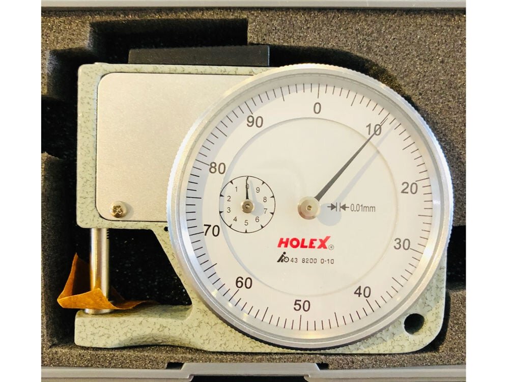 Holex 438200 có vạch chia ở mặt đồng hồ Holex 438200