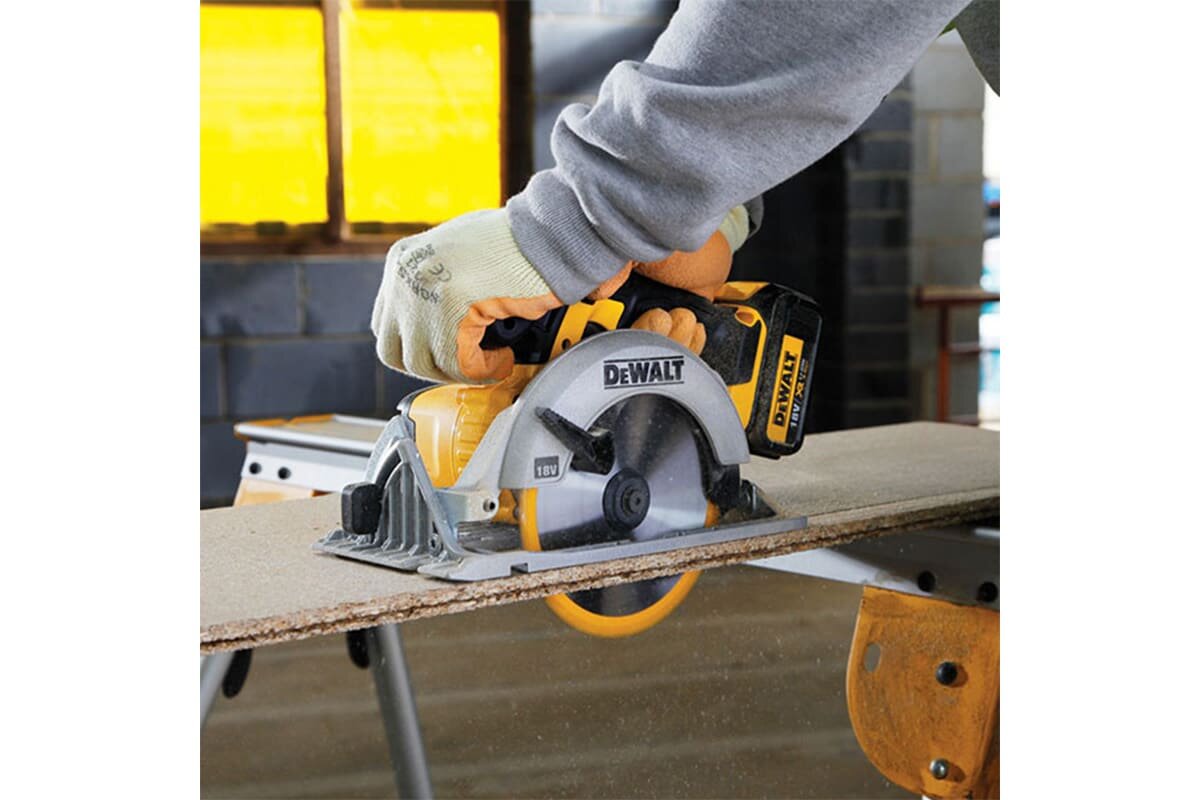 Máy cưa đĩa pin 18V DeWALT DCS391P1