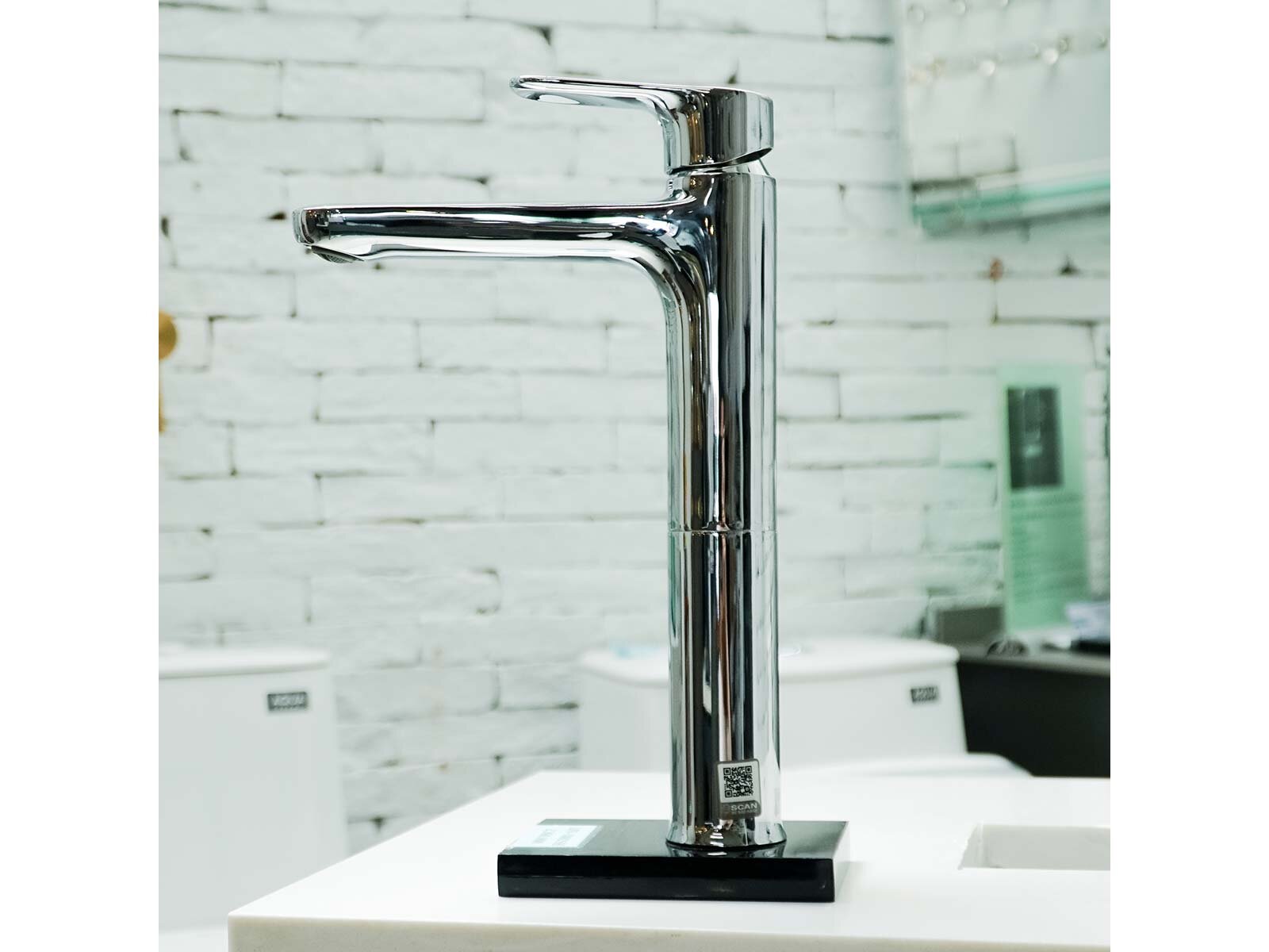 Inax LFV-1402SH có cấu trúc chắc chắn Inax LFV-1402SH