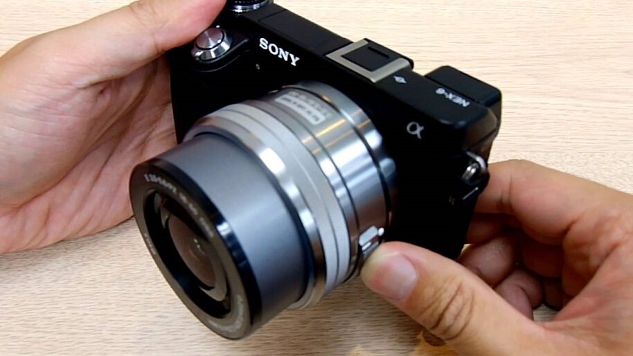 Ống Kính Sony E PZ 16-50mm F3.5-5.6 OSS (SEL1650) (Bạc)