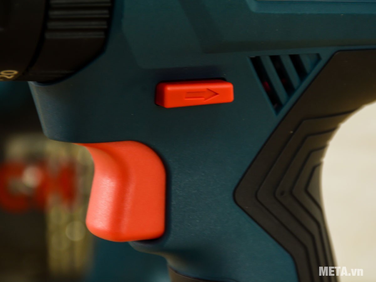 Máy khoan bắt vít dùng pin