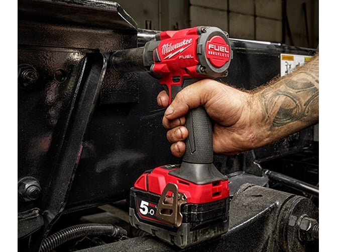 FIW212-0X0 dùng mô tơ từ Thân máy siết bu lông dùng pin