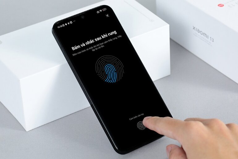 Điện thoại Xiaomi 13 12GB/512GB khóa vân tay.