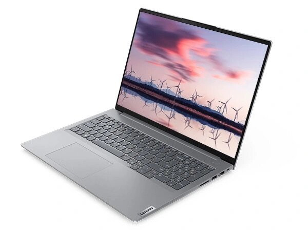 Tua bin gió trên nền hoàng hôn tuyệt đẹp trên màn hình 14 inch của máy tính xách tay Lenovo ThinkBook 16 Gen 6.