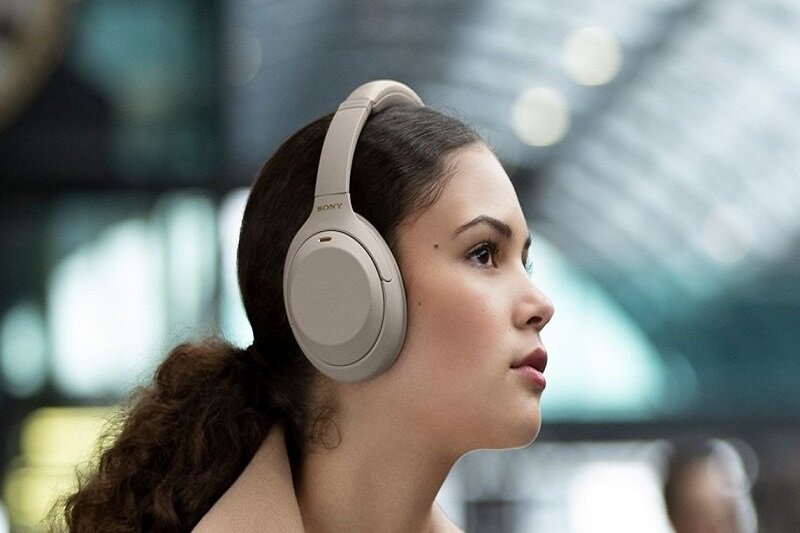 Tai nghe Sony WH-1000XM4 tương tự như ULT 900 Wear.