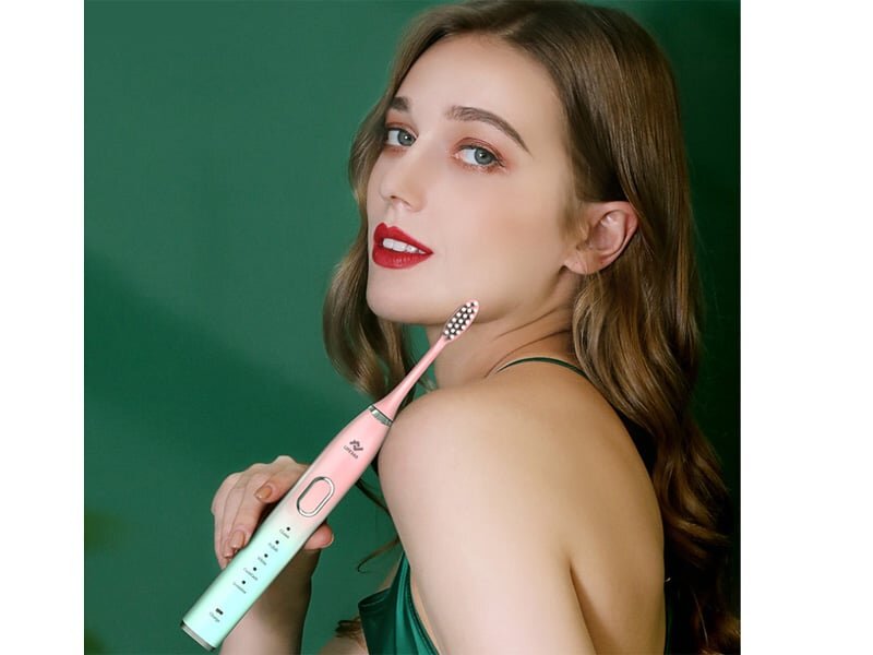 Bàn chải có thiết kế nhỏ gọn, thuận tay cầm