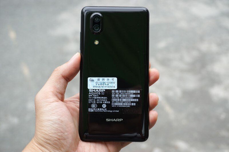 Điện thoại Sharp Aquos S2