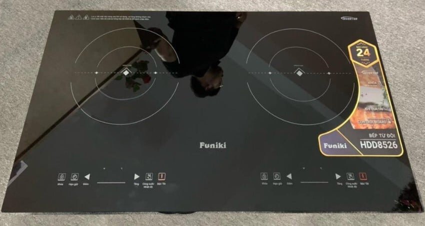 Bếp từ đôi Funiki HDD8526 có 2 vùng nấu giúp bạn nấu song song các món ăn khác nhau