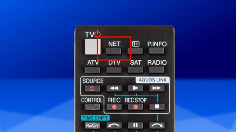 Bấm vào nút Net trên điều khiển tivi Sharp Aquos để mở giao diện thông minh Aquos Net.
