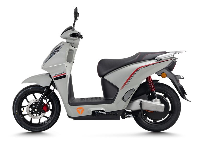 Xe máy điện mới đi tới 296 km/lần sạc, có màn hình TFT cùng định vị GPS với giá bán hợp lý