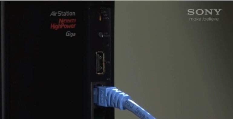 Kết nối cáp LAN với một cổng đánh số trên bộ định tuyến