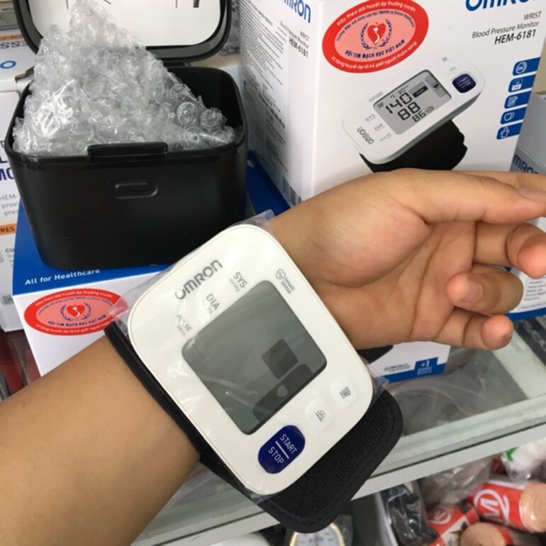 Máy đo huyết áp Omron HEM-6181 - Máy đo huyết áp cổ tay
