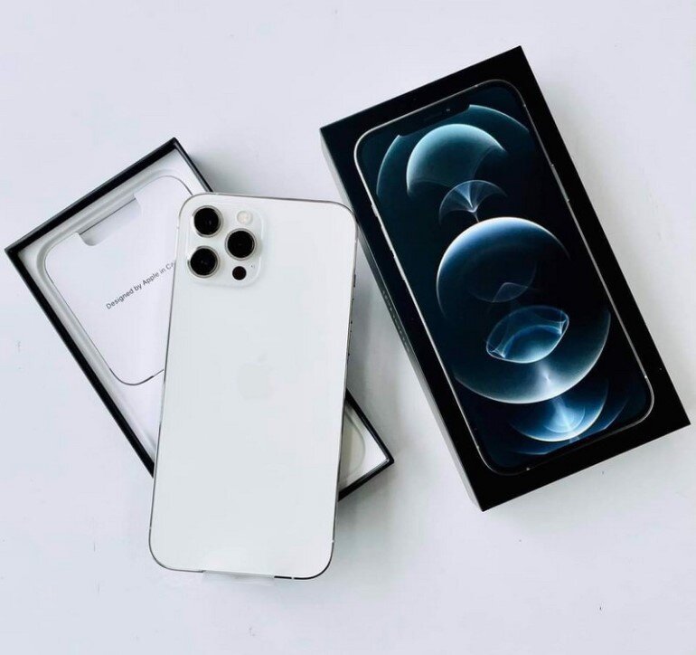 Hãy đến với iPhone 12 Pro Max màu trắng nếu bạn là các chuyên gia trong lĩnh vực công nghệ và mong muốn sở hữu một thiết bị thực sự đáp ứng tất cả nhu cầu của mình. Xem ngay hình ảnh để biết thêm về đối tượng sử dụng chuẩn này!